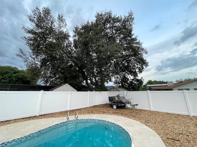 view of swimming pool