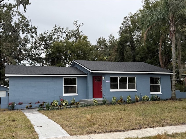 ranch-style house featuring a front lawn