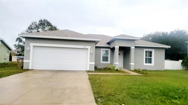 view of front facade featuring a garage and a front yard