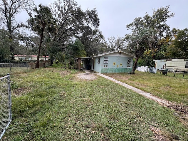 view of yard featuring a carport