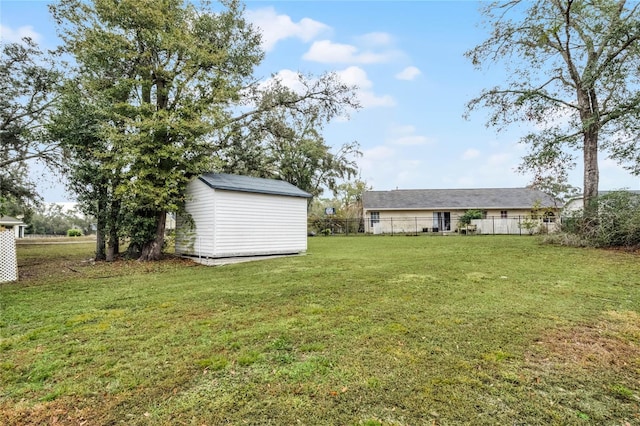 view of yard with a shed