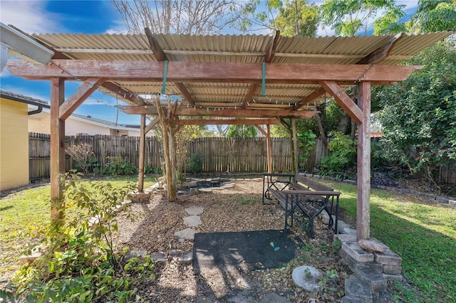 view of yard featuring a pergola