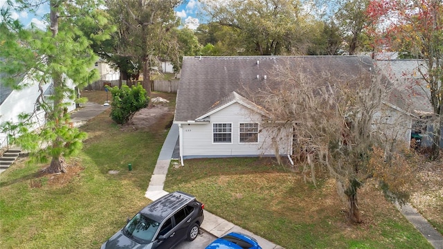 view of front of house featuring a front lawn