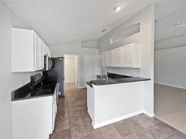 kitchen with kitchen peninsula, ceiling fan, white cabinetry, light tile patterned floors, and electric range