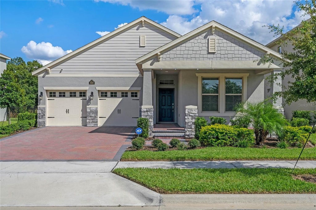 view of front facade with a garage