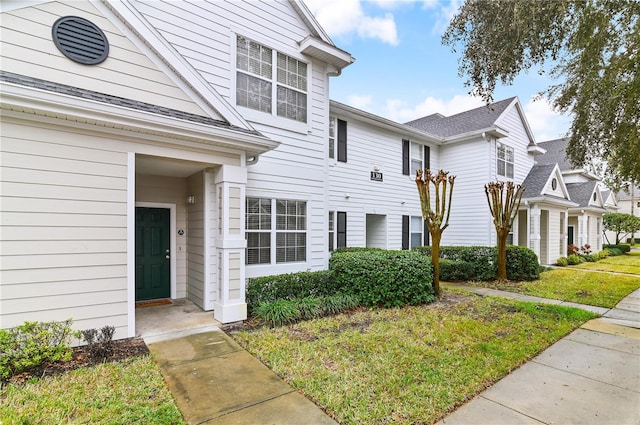 view of front of home featuring a front lawn