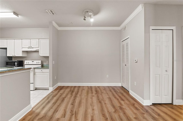 kitchen featuring white cabinets, stainless steel appliances, ornamental molding, and light hardwood / wood-style floors