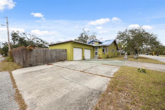 view of front facade with a garage