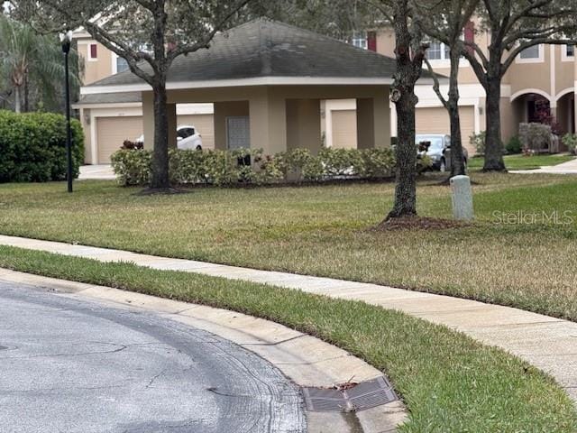 view of front facade featuring a front yard