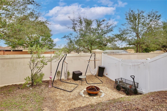 view of yard featuring an outdoor fire pit