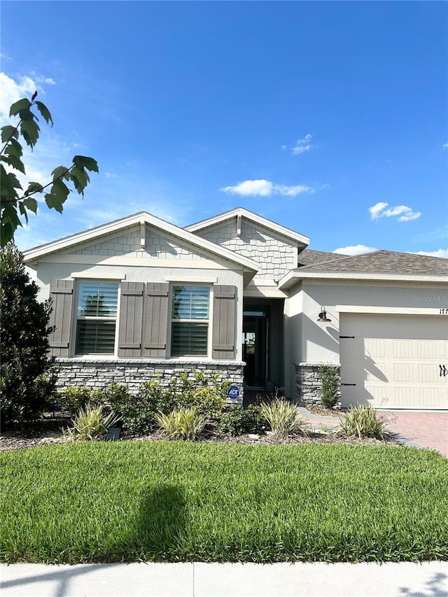 view of front facade with a garage and a front yard