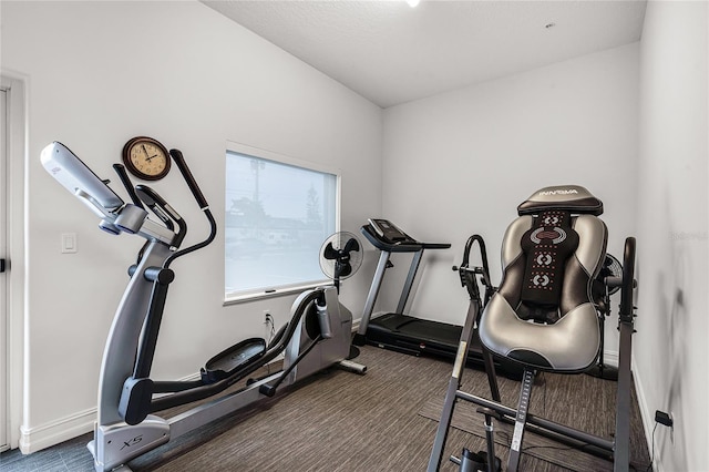 exercise area featuring baseboards