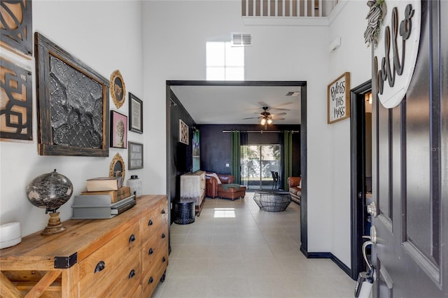 entryway with ceiling fan