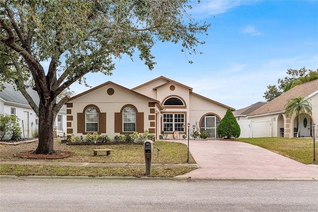 view of front of home featuring a front lawn