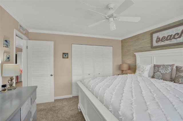 bedroom with a closet, ceiling fan, light colored carpet, and crown molding