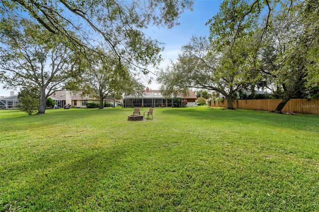 view of yard featuring a fire pit