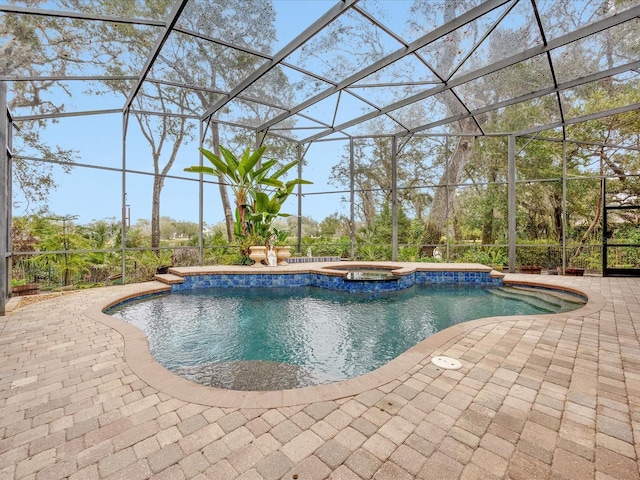 view of swimming pool with an in ground hot tub, a lanai, and a patio area