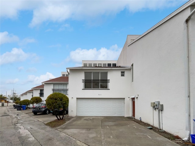 view of front facade featuring a garage