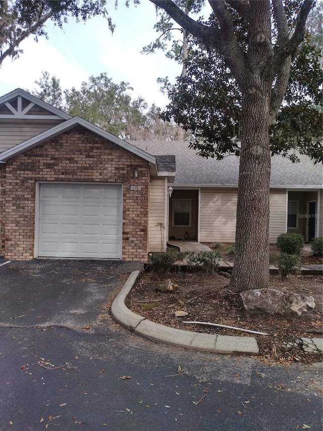 view of front facade featuring a garage