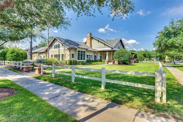 view of front of property featuring a front lawn