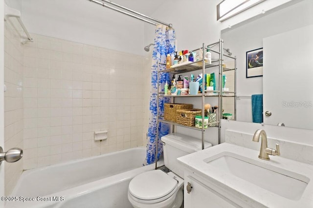 full bathroom featuring shower / bath combo with shower curtain, toilet, and vanity