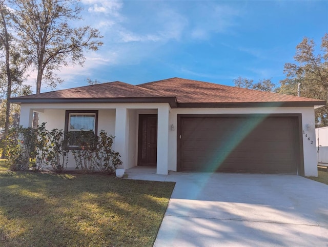 view of front of property featuring a garage and a front yard