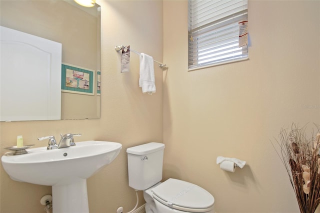 bathroom featuring toilet and sink