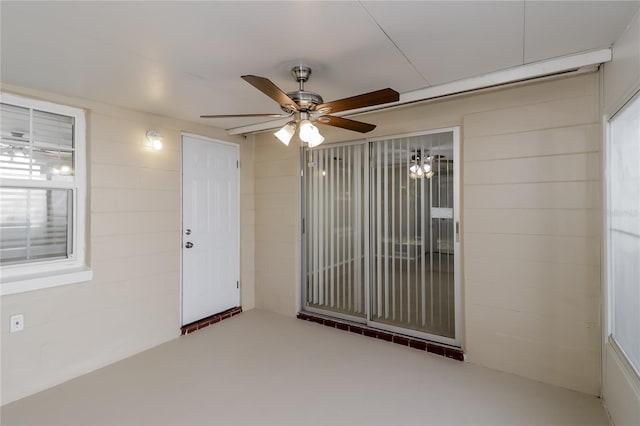 empty room with ceiling fan