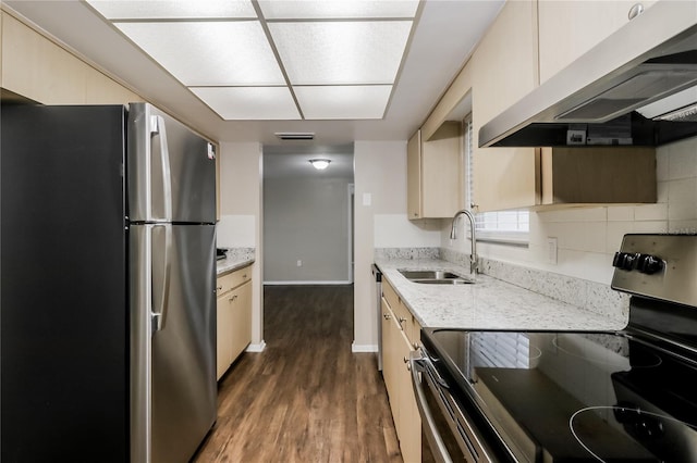 kitchen with extractor fan, tasteful backsplash, sink, dark wood-type flooring, and stainless steel appliances