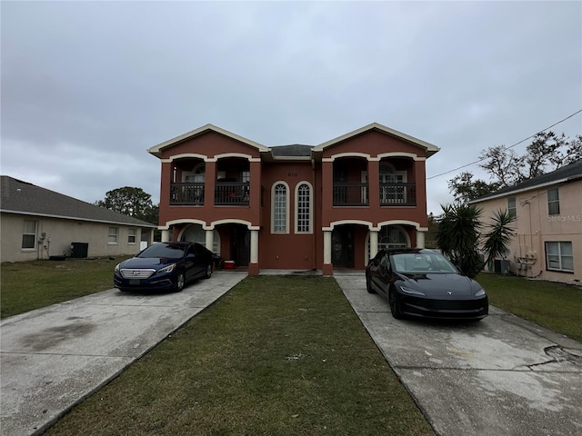 view of front of home featuring driveway, a front lawn, and stucco siding