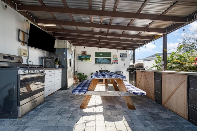 view of patio with an outdoor kitchen and grilling area