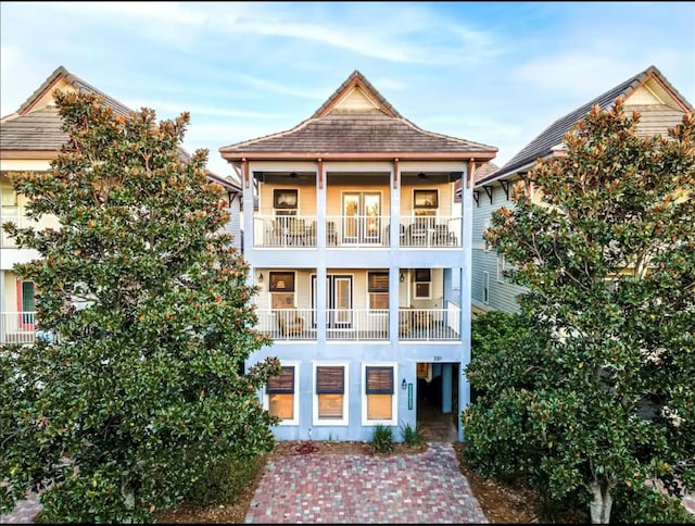 view of front of house with a balcony