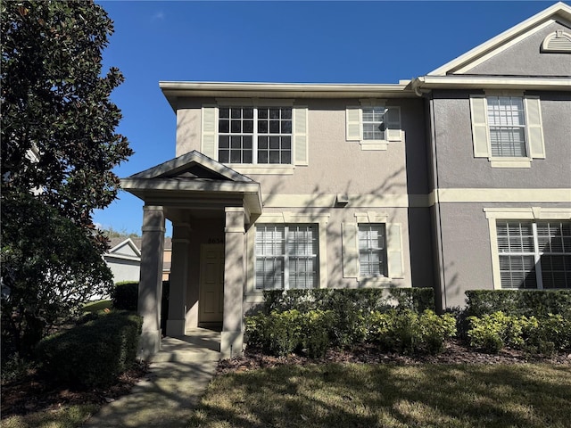 view of front of house featuring a front lawn