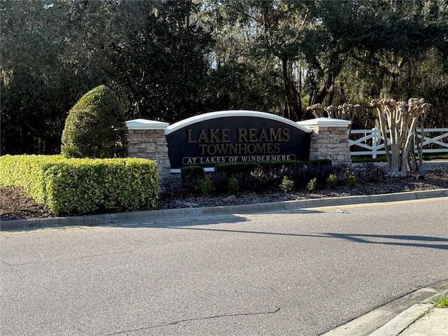 view of community / neighborhood sign