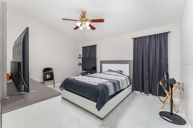 bedroom featuring ceiling fan and a textured ceiling