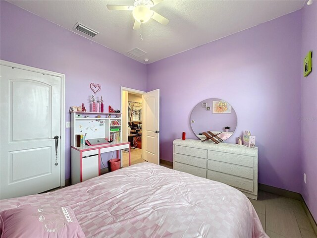 bedroom with ceiling fan