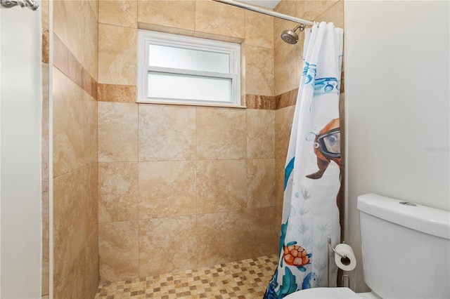 bathroom featuring curtained shower and toilet