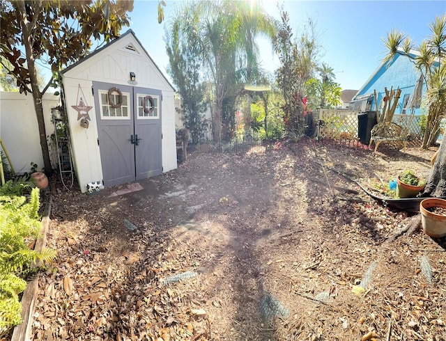 view of yard featuring a storage unit