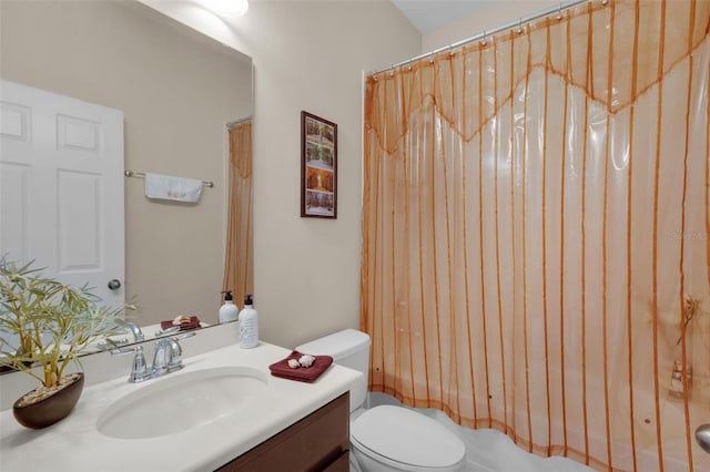 full bathroom featuring shower / tub combo with curtain, vanity, and toilet