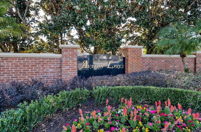 view of community / neighborhood sign