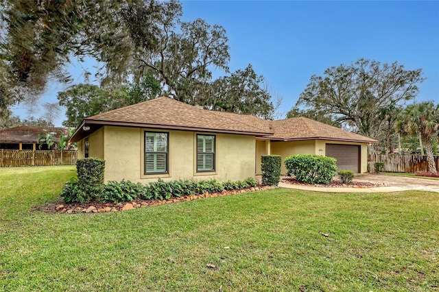 view of front facade featuring a garage and a front lawn