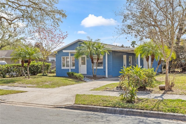 bungalow-style home featuring a front lawn