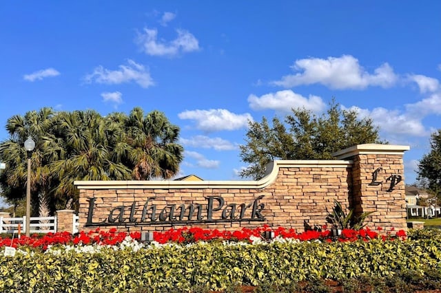 view of community / neighborhood sign