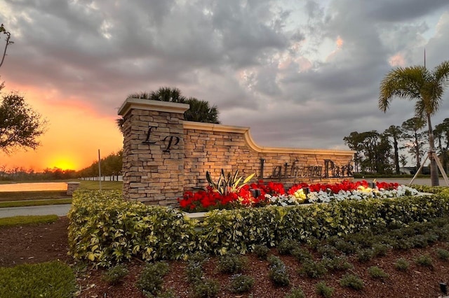 view of community / neighborhood sign