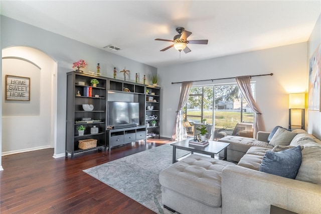 living room with dark wood-type flooring and ceiling fan