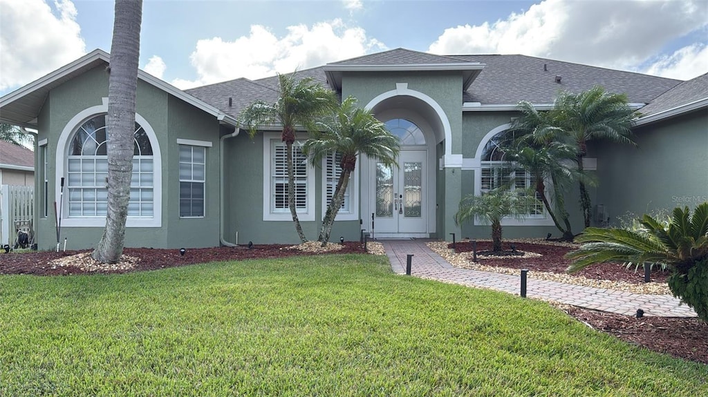 view of front of property with a front yard