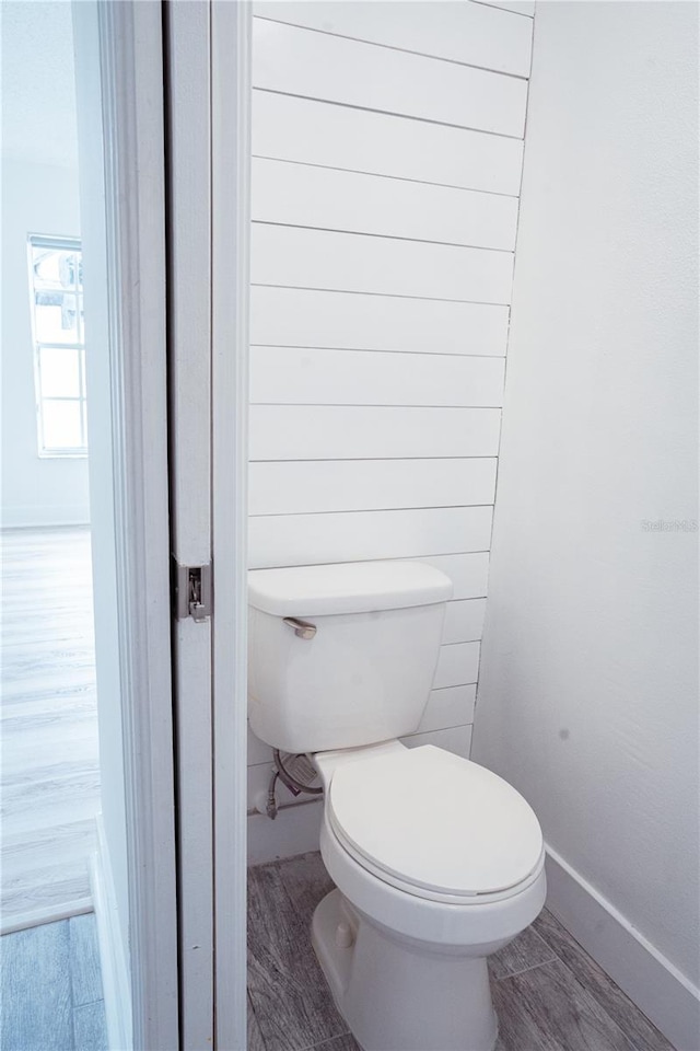 bathroom featuring toilet