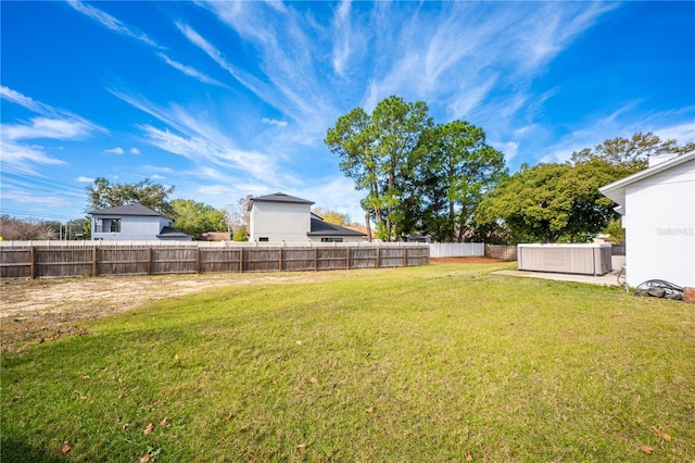 view of yard featuring a hot tub