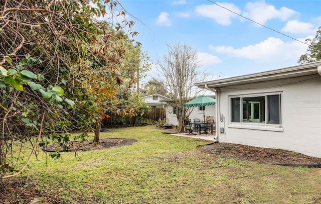 view of yard featuring a patio