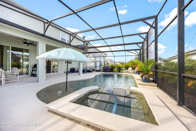 view of swimming pool featuring an in ground hot tub, ceiling fan, a lanai, and a patio